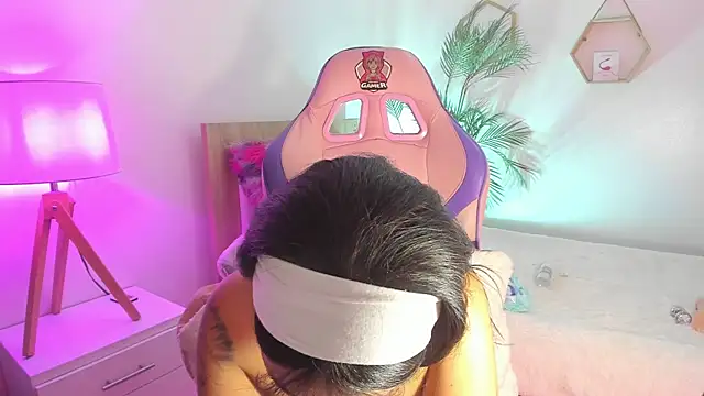 Hadid Jimenez  online show from 04/14/26, 08:14