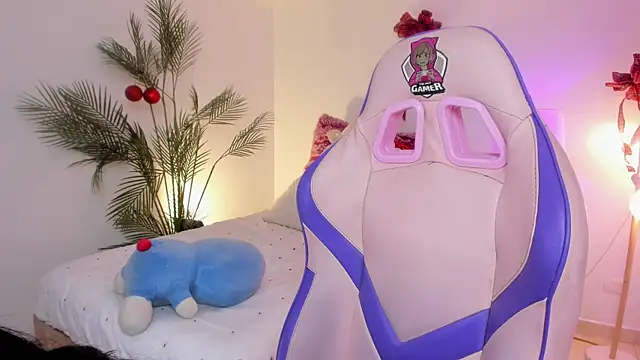 Hadid Jimenez  online show from 12/18/25, 04:44