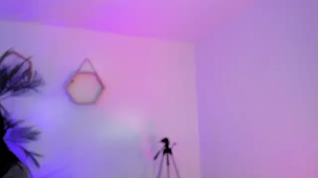 Hadid Jimenez  online show from 04/13/26, 07:18