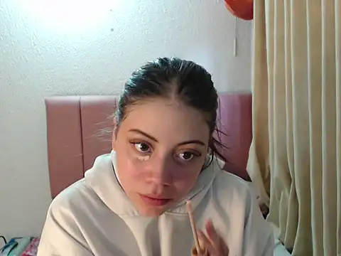 Snapshot of Alaina_Blessed chatting on 10/03/25, 10:33 Alaina Blessed online show from 10/03/25, 10:33