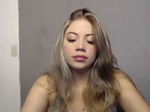 Snapshot of Alaina_Blessed chatting on 10/18/25, 09:17 Alaina Blessed online show from 10/18/25, 09:17
