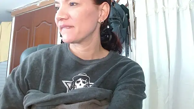 Snapshot of BriggiteSkyAngels chatting on 10/07/25, 09:43 BriggiteSkyAngels online show from 10/07/25, 09:43