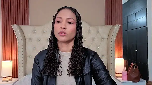 SofiaDelicia online show from 11/18/25, 04:32