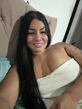 Snapshot of julianamascarada chatting on 10/17/25, 02:15 julianamascarada online show from 10/17/25, 02:15