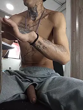 Snapshot of Tattoboy19cm chatting on 05/26/26, 07:34 Tattoboy19cm online show from 05/26/26, 07:34