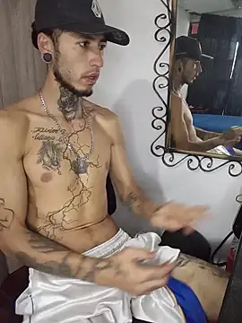Snapshot of Tattoboy19cm chatting on 05/19/26, 10:39 Tattoboy19cm online show from 05/19/26, 10:39