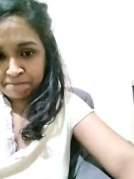 Snapshot of cute_indianxo chatting on 12/14/25, 05:51 cute indianxo online show from 12/14/25, 05:51