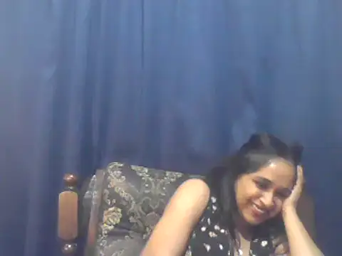 Snapshot of cute_indianxo chatting on 11/18/25, 09:18 cute indianxo online show from 11/18/25, 09:18