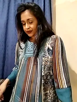 cute indianxo online show from 01/15/26, 04:43