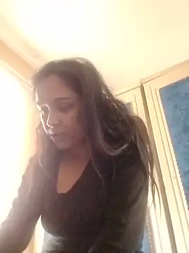 cute indianxo online show from 06/13/26, 10:46