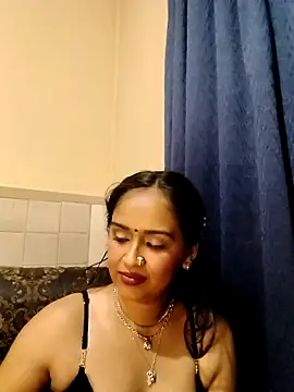 cute indianxo online show from 04/15/26, 09:04