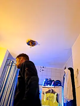 Snapshot of a7ex chatting on 12/15/24, 02:30 a7ex online show from 12/15/24, 02:30