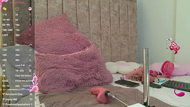 EmiilyEvans  online show from 04/30/26, 08:57