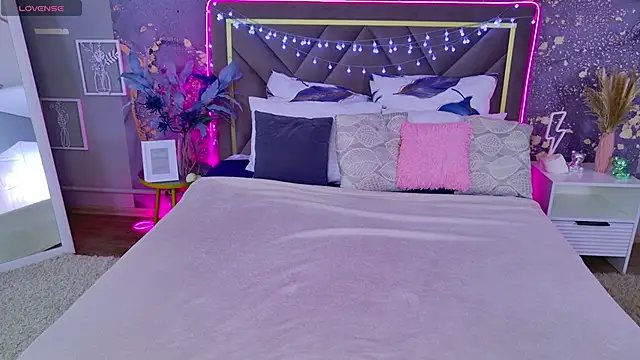 Ketrin Jones online show from 10/12/25, 05:20