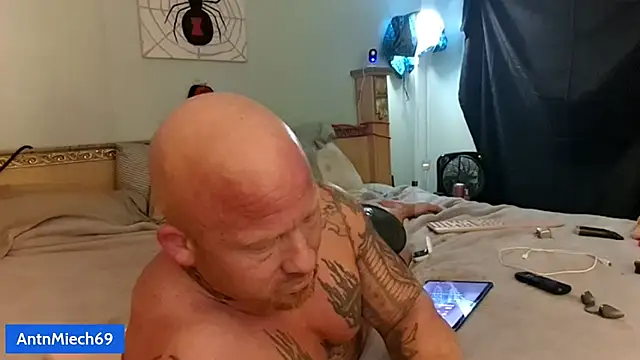 AntMeich6969 online show from 10/17/25, 02:15