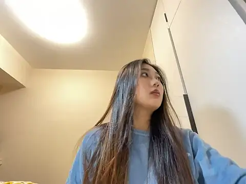 xena0501 online show from 12/04/25, 12:37