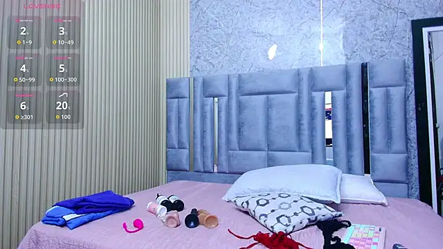 cutepetitee online show from 10/25/25, 06:08