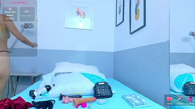 cutepetitee online show from 10/01/25, 09:29