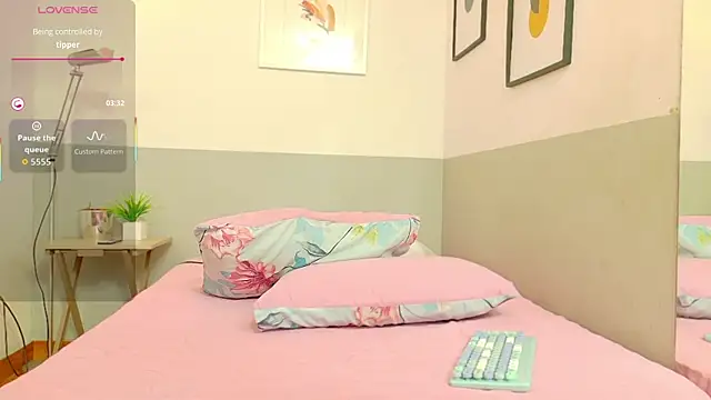 cutepetitee online show from 10/29/25, 07:02