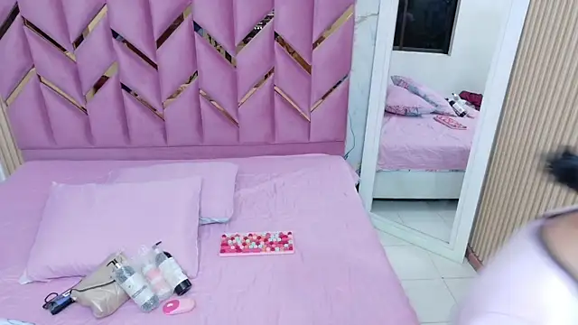 cutepetitee online show from 11/21/25, 08:41