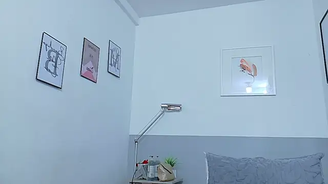 cutepetitee online show from 10/24/25, 07:57