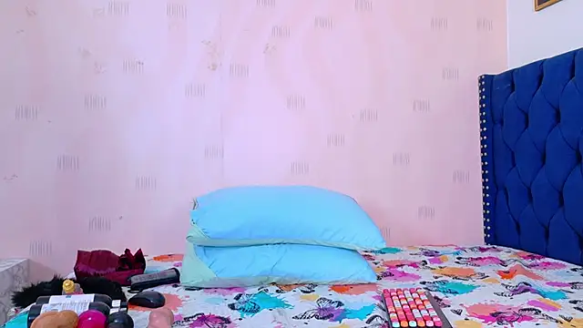 cutepetitee online show from 11/29/25, 07:58