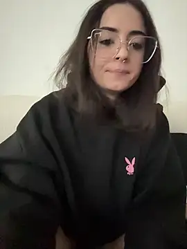 GiuliaDollx online show from 04/15/26, 04:11