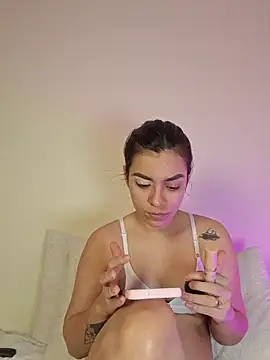 AmaiaSalvatore online show from 11/22/25, 10:08