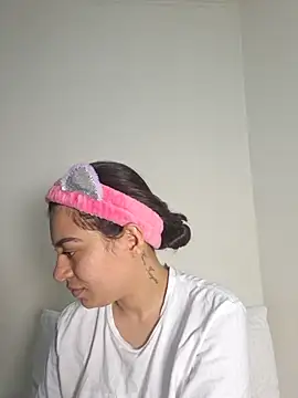 AmaiaSalvatore online show from 09/18/25, 10:24