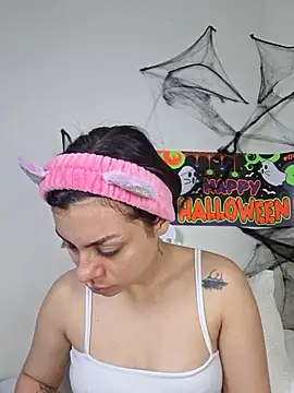 AmaiaSalvatore online show from 10/31/25, 09:43