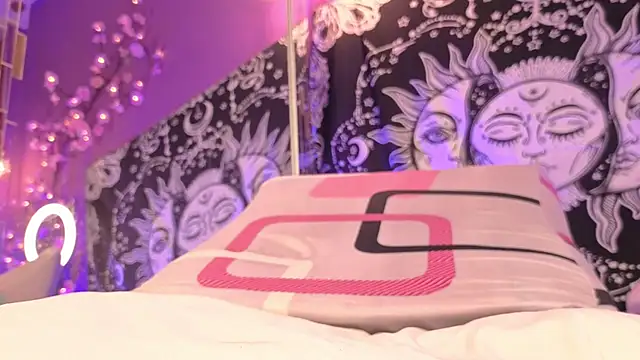 Gaia Gatex online show from 12/17/25, 04:34