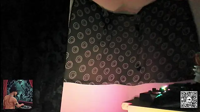 Snapshot of DjDiCKmannOnE chatting on 09/18/25, 08:45 DjDiCKmannOnE online show from 09/18/25, 08:45