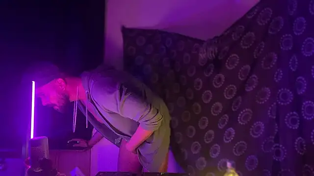 DjDiCKmannOnE online show from 04/14/26, 08:58