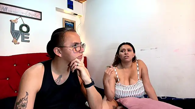 Snapshot of Husbands_Horny chatting on 09/19/25, 12:31 Husbands Horny online show from 09/19/25, 12:31