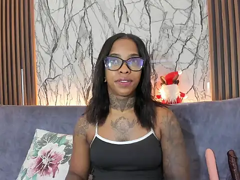 Pauline Fox online show from 12/04/25, 01:04