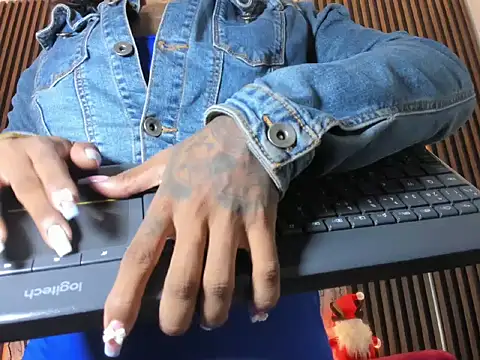 Pauline Fox online show from 12/05/25, 03:05