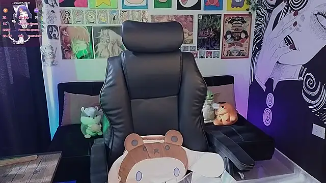 Yuhwan  online show from 11/22/25, 07:35