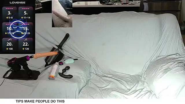 Snapshot of danoo84 chatting on 11/10/25, 04:06 danoo84 online show from 11/10/25, 04:06