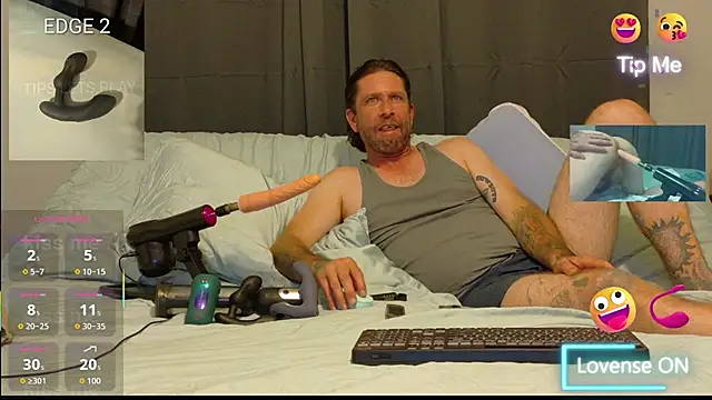 Snapshot of danoo84 chatting on 10/14/25, 03:29 danoo84 online show from 10/14/25, 03:29