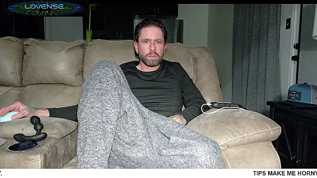 Snapshot of danoo84 chatting on 12/14/25, 04:51 danoo84 online show from 12/14/25, 04:51