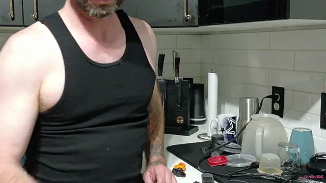 Snapshot of danoo84 chatting on 11/13/25, 04:49 danoo84 online show from 11/13/25, 04:49