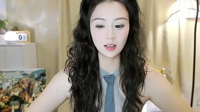 Snapshot of lumi65 chatting on 09/10/25, 10:58 lumi65 online show from 09/10/25, 10:58