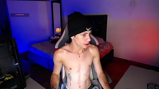 Snapshot of santiago_cutex chatting on 06/19/26, 01:50 santiago cutex online show from 06/19/26, 01:50