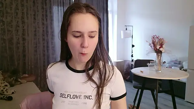 LucyRose3 online show from 04/04/26, 11:39