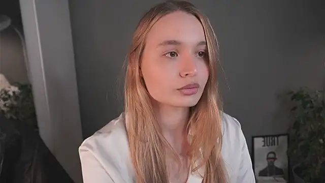 lisa schiele online show from 11/23/25, 08:41