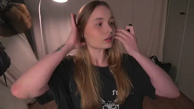 lisa schiele online show from 04/13/26, 08:24