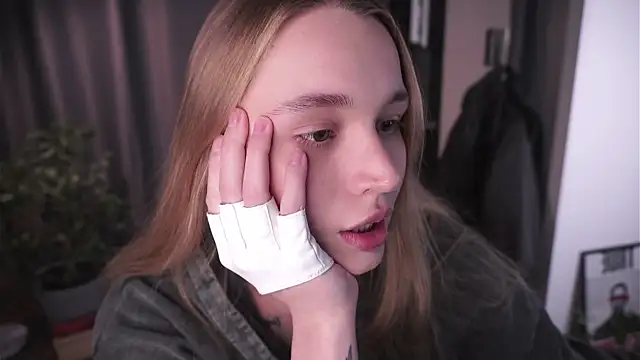 lisa schiele online show from 11/07/25, 08:24