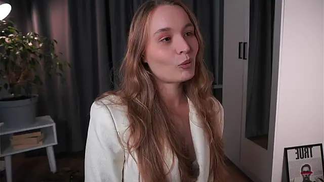 lisa schiele online show from 10/15/25, 07:55