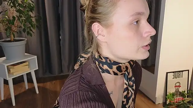 lisa schiele online show from 10/11/25, 08:21