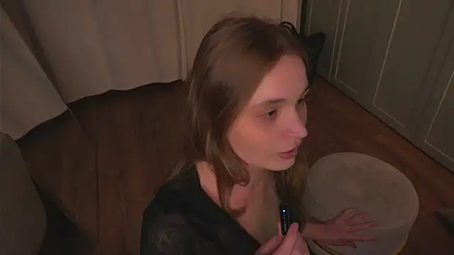 lisa schiele online show from 06/10/26, 08:10